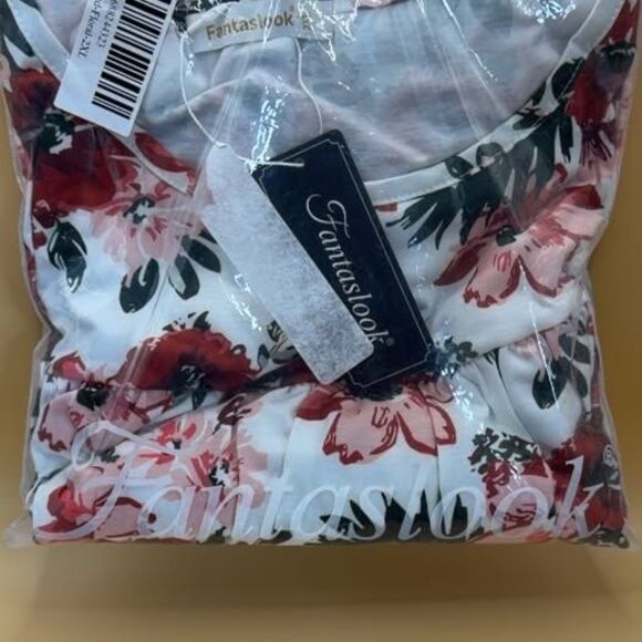 Unbranded Tops - Fantaslook Red Floral 2XL Top